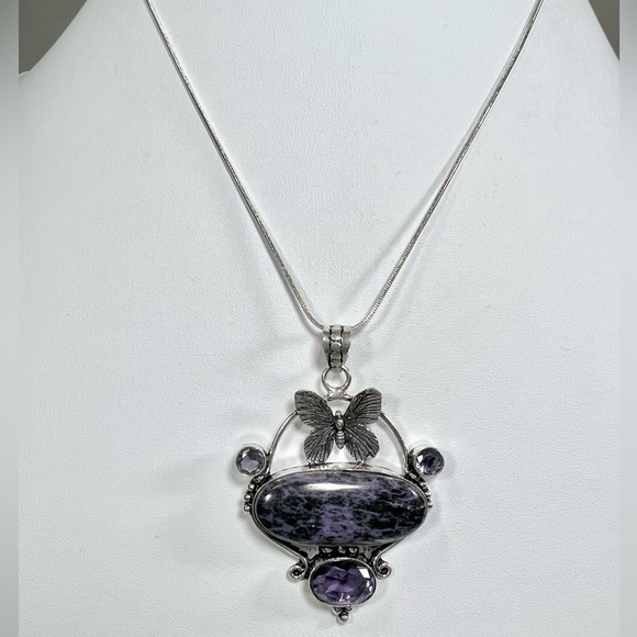 Charoite 925 🦋 Butterfly Gemstone Pendant - Picture 3 of 5